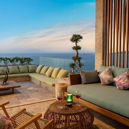 מלון Swissotel Living 5*