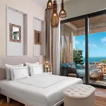 Szálloda Swissotel Living 5*