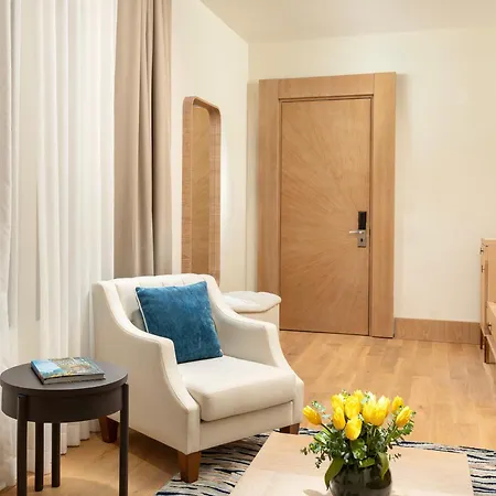 Szálloda Swissotel Living 5*