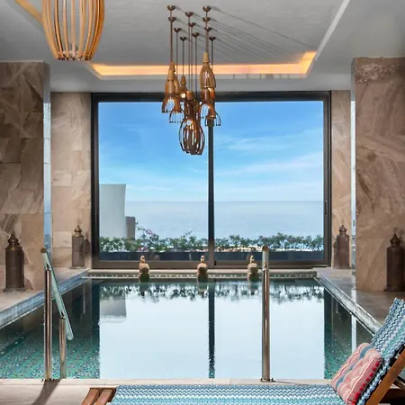 מלון Swissotel Living 5*